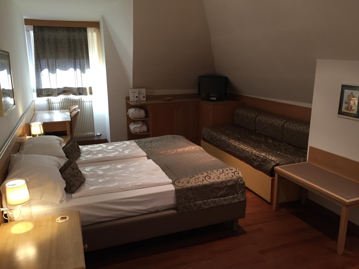 Classic Triple Room,664947867:JPEG